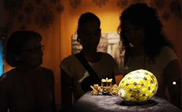 Ladro ingoia un uovo Fabergé: finisce malissimo