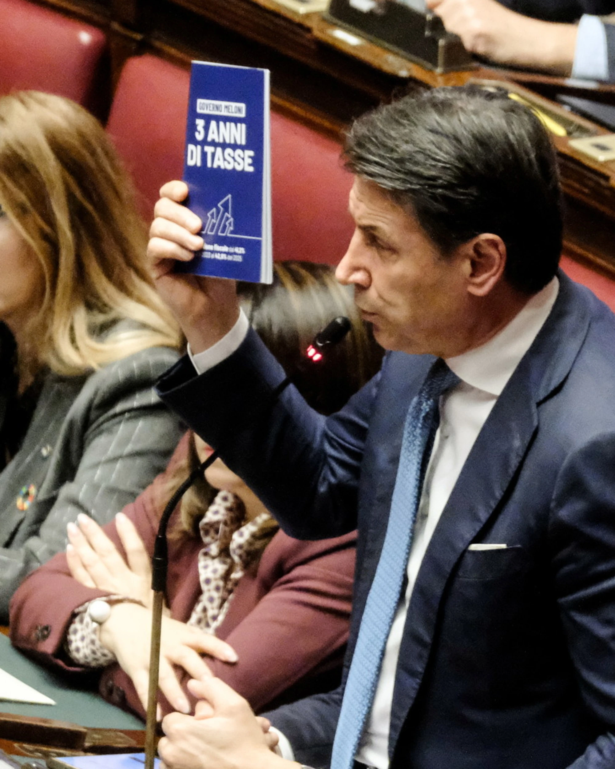 Giuseppe Conte e il colpo di teatro per rubare la scena a Schlein