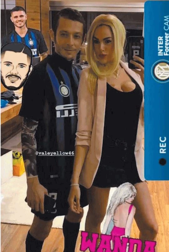 Valentino Rossi e la fidanzata come Icardi e Wanda Nara: il clamoroso travestimento di Carnevale
