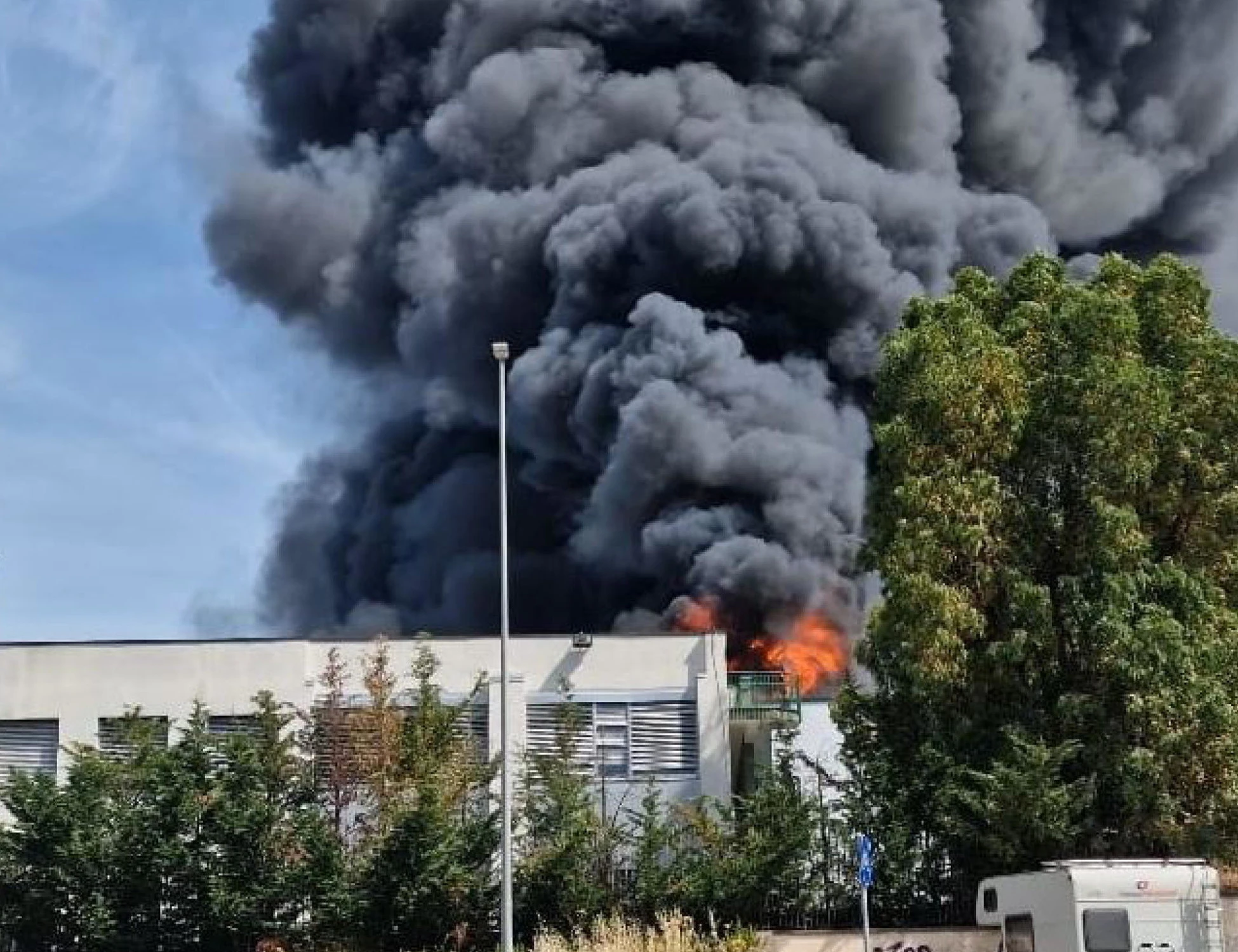 Università della Tuscia, pannelli fotovoltaici dietro l'incendio