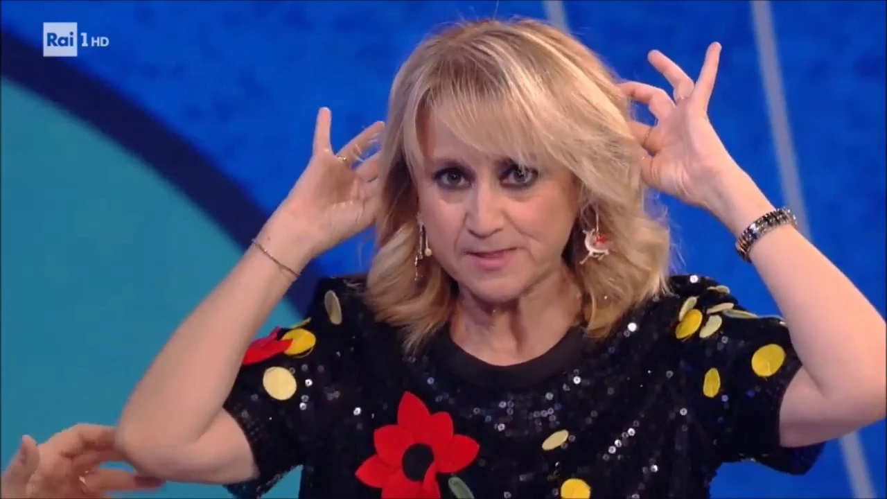 Che tempo che fa, Luciana Littizzetto sfotte Elisa Isoardi che stira: s'inventa pure una maxi-balla