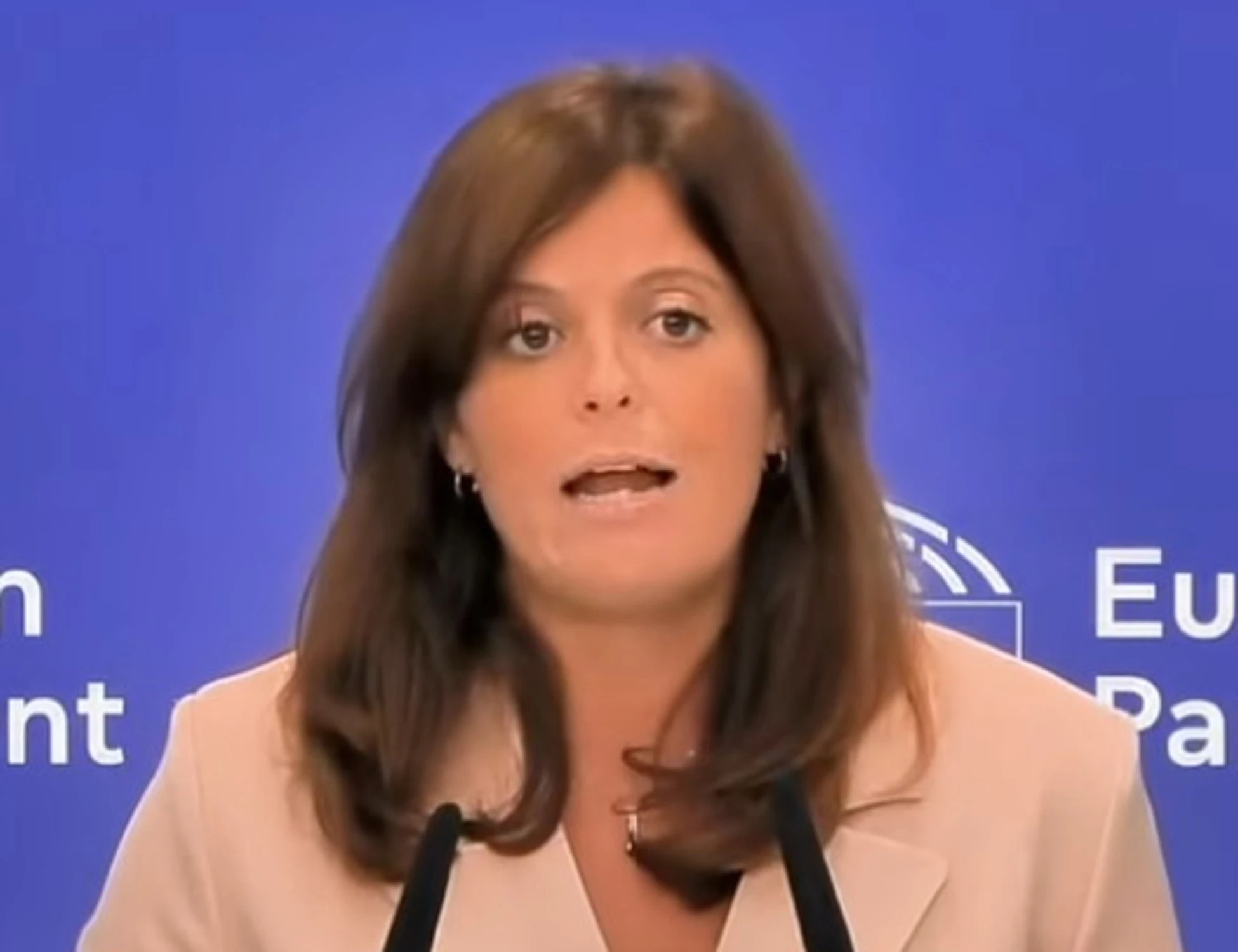 Ilaria Salis disperata, il retroscena: come cerca di ottenere i voti per salvarsi