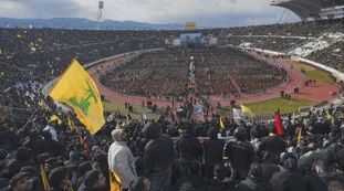 Hamas senza limiti, omaggiano il macellaio e umiliano gli ostaggi