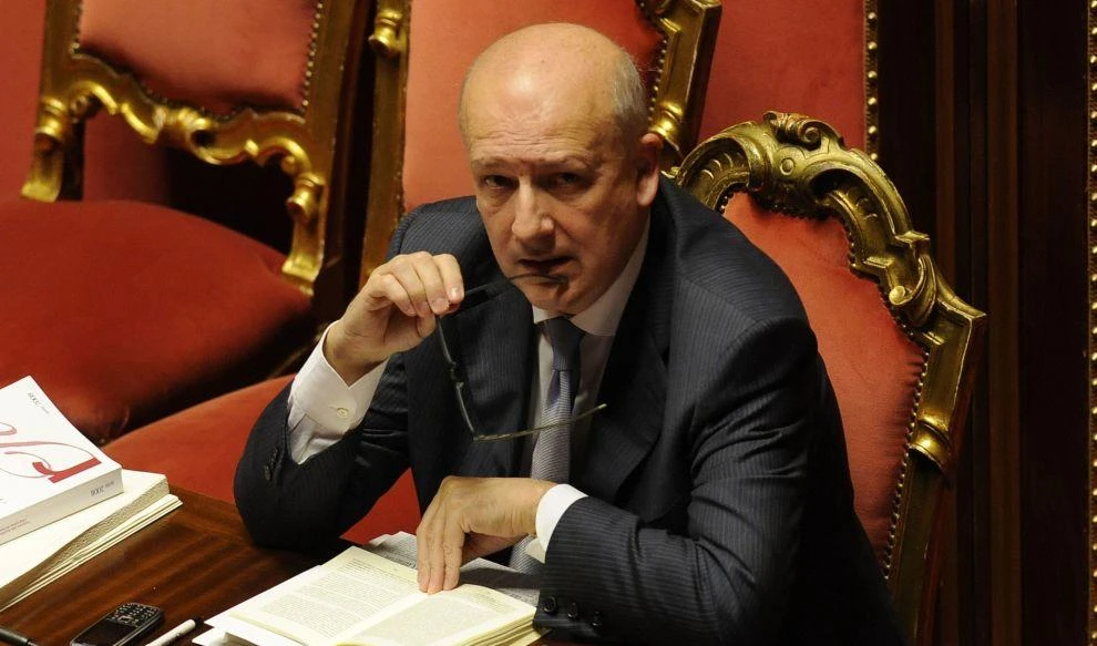 L'anatema di Bondi: "Ci spaccate, ma fallirete"