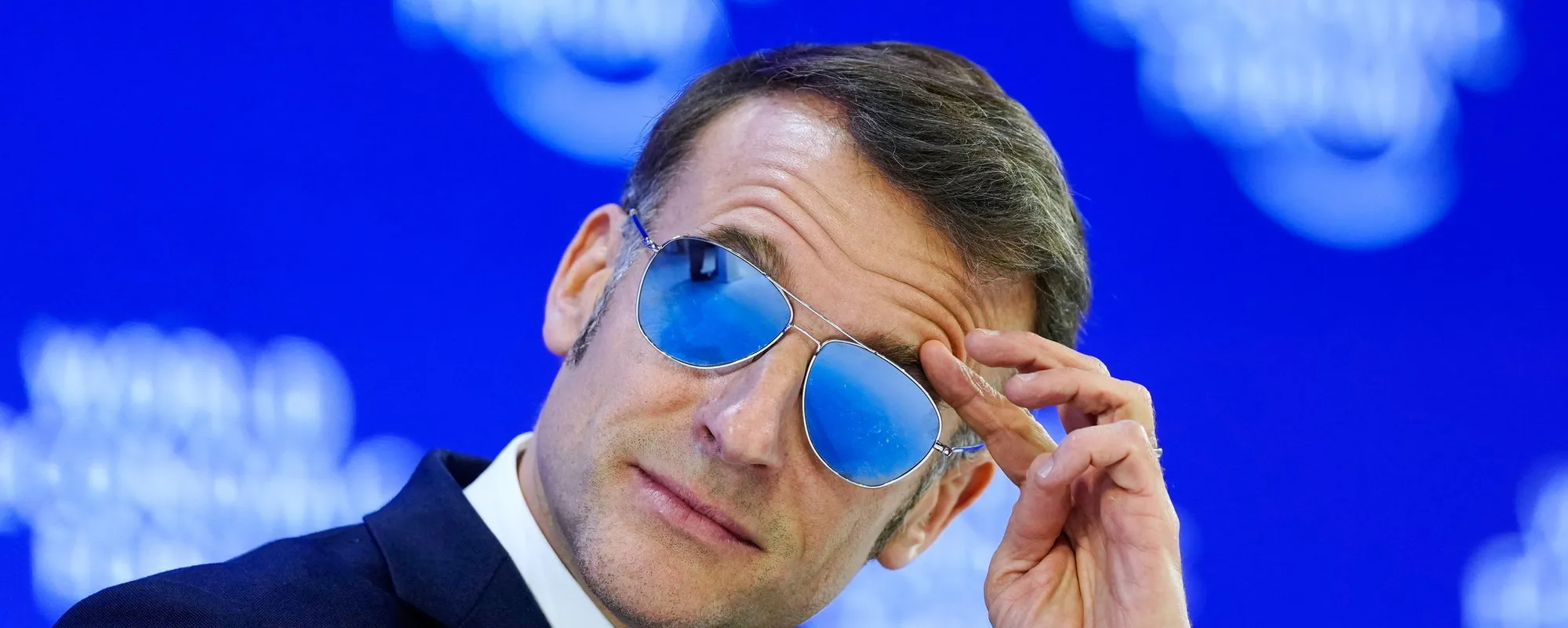 Sfottò di Starmer allo zimbello Macron: come si presenta <span style="color: rgb(153, 0, 0);">Video</span>
