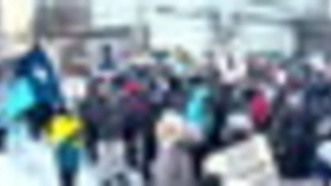 MInneapolis, migliaia protestano contro Trump nonostante il gelo