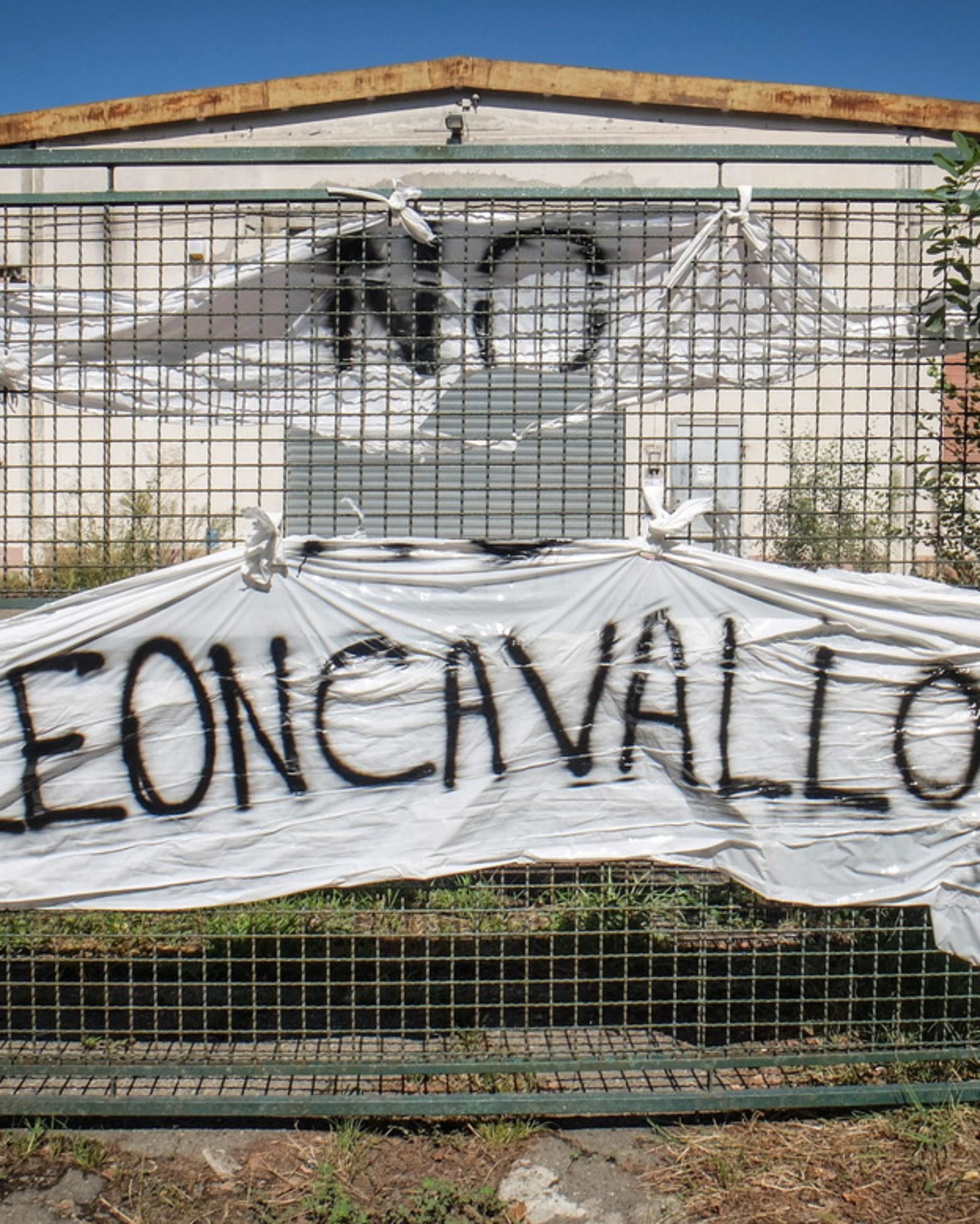 FdI smaschera la sinistra con questa foto: "Sempre dalla parte sbagliata"