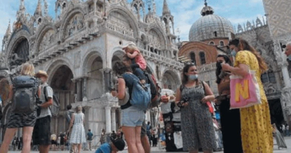 Venezia, i letti per i turisti sono più degli abitanti