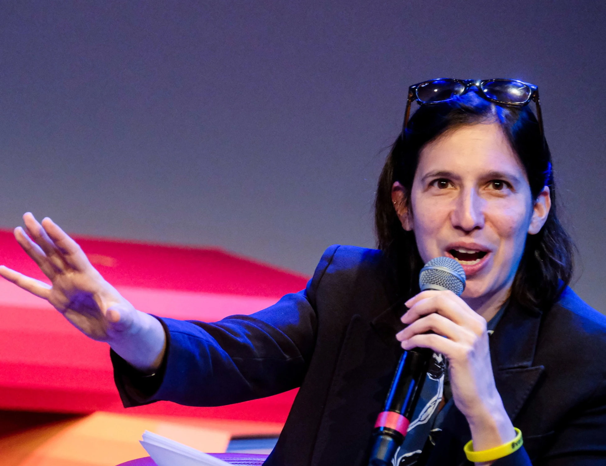 Elly Schlein allo sbando: il Pd si affida ai comici, tutti i nomi
