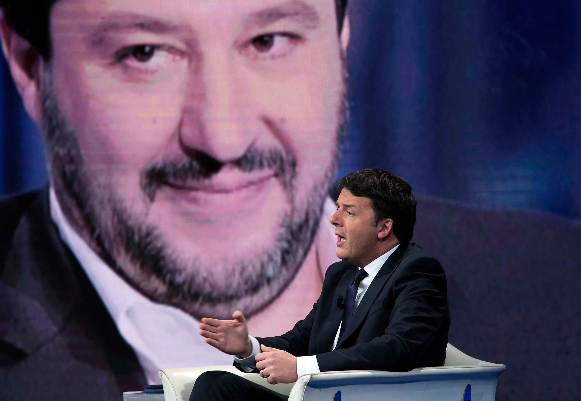Matteo Salvini, la lezione a Renzi sull'arresto dei suoi genitori: cosa devono imparare i piddini