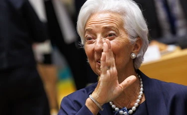 Bce pronta ad alzare i tassi. E affossare l'economia