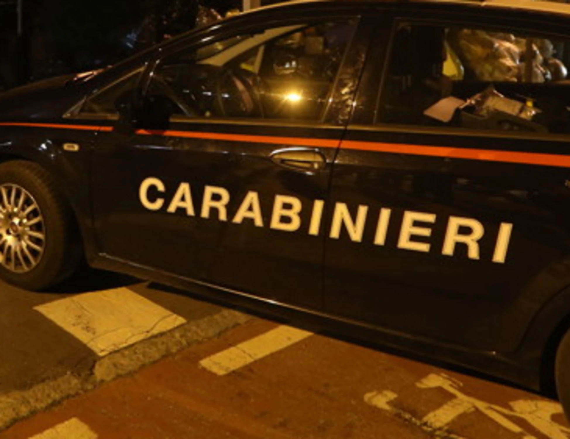 Milano, 22enne accoltellato in corso Como per 50 euro: resta invalido