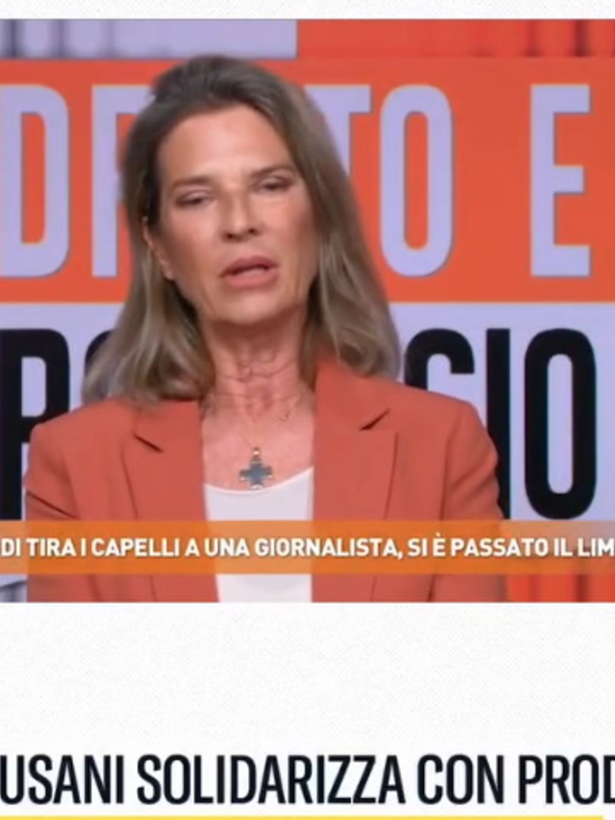 Prodi e la tirata di capelli, Fusani esprime solidarietà. Insorge FdI: "Fatela finita"
