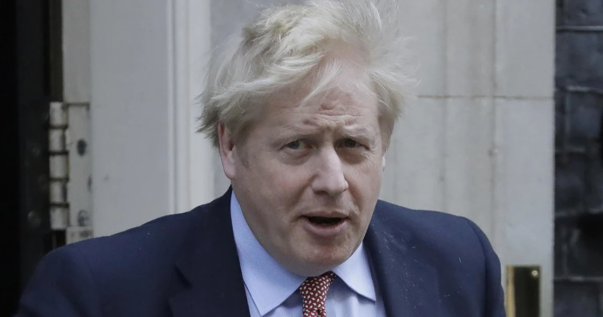 Boris Johnson, il piano di emergenza nel caso in cui fosse morto per coronavirus: "Pronti per lo scenario 'morte di Stalin'"