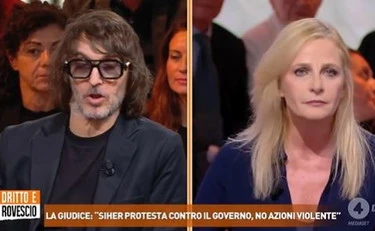 "Allora, scusami Luisella...": Cruciani smonta le balle della Costamagna, ovazione in studio