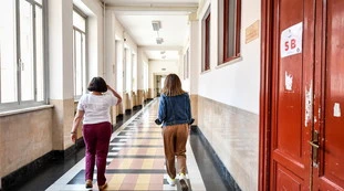 Pescara, sesso tra professoressa e allieva 14enne: finisce male