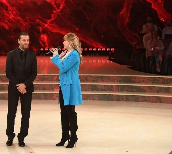 Ballando con le stelle, chi è l'uomo che corteggia spudoratamente Milly Carlucci