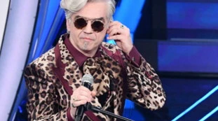 Morgan escluso da Sanremo, pesanti accuse alla Rai: "Mi hanno impedito di fare il tampone per non farmi entrare"