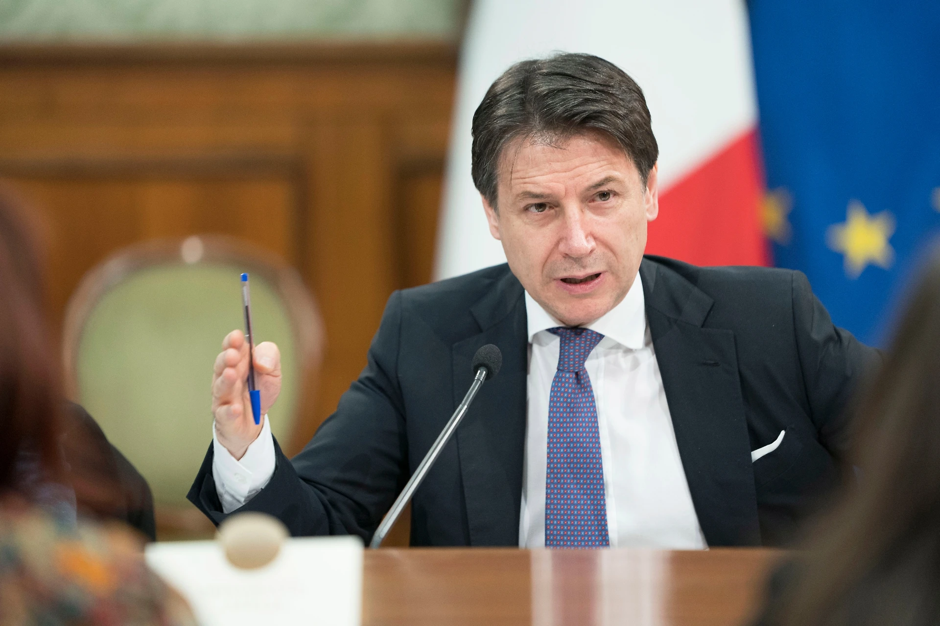 Giuseppe Conte, la strategia: voto in aula su "agenda 2023" per stanare Renzi. Ma il premier rischia