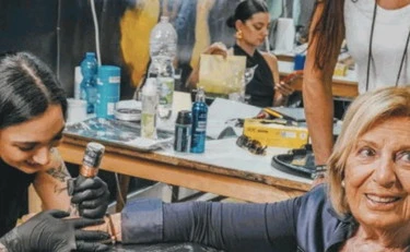 Adriana Poli Bortone: "Il tatuaggio dell'Msi me lo porto nell'aldilà e andrò al 25 aprile..."