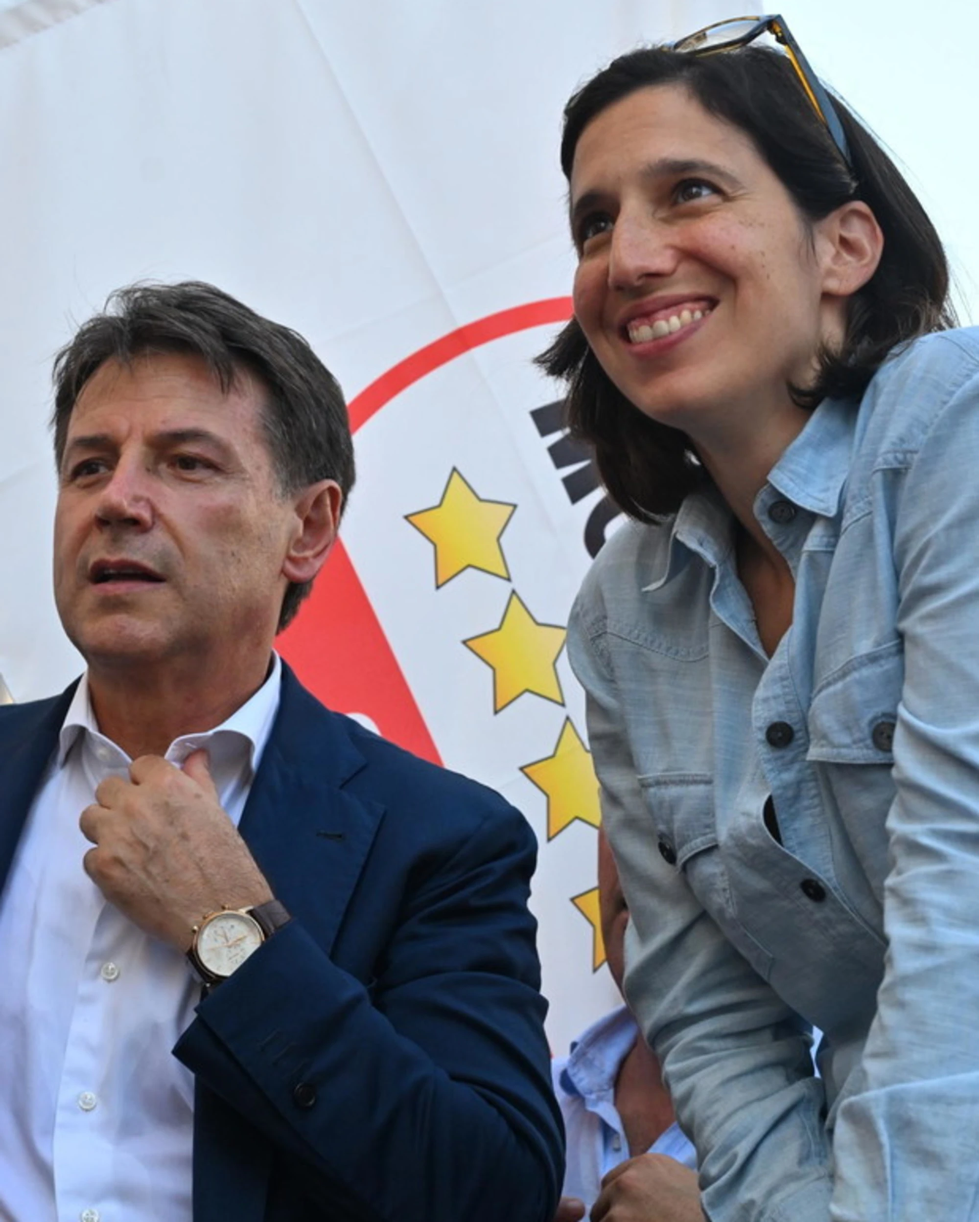 Elly Schlein, Conte boccia la dem premier: "Hanno dubbi pure nel Pd"