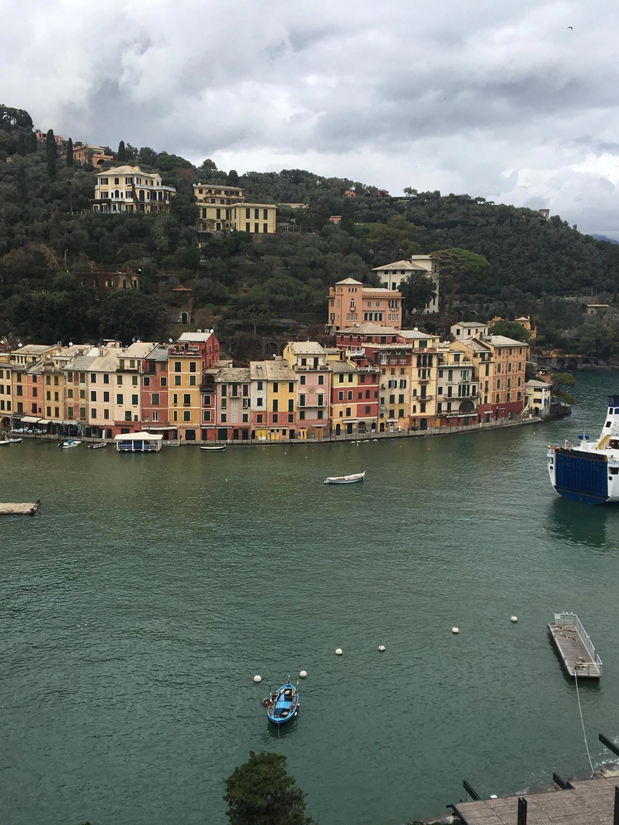 Portofino, "Mi uccido": 20enne stuprata, partono le motovedette