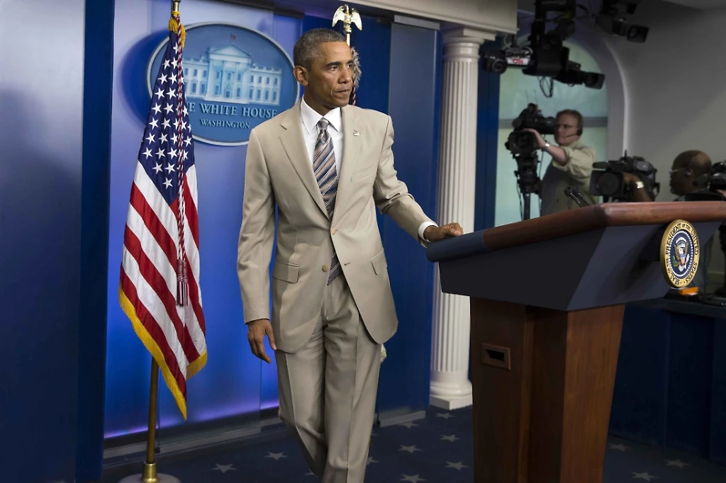 Fa scandalo il vestito beige di Obama. Ecco perché...