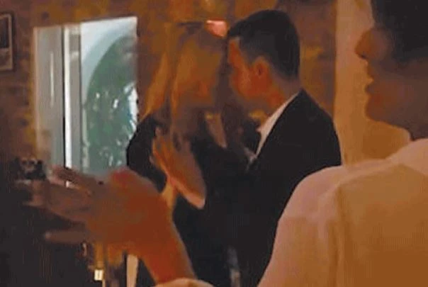 Luigi Di Maio ormai fuori dai giochi va a ballare con Virginia Saba in Costa Smeralda