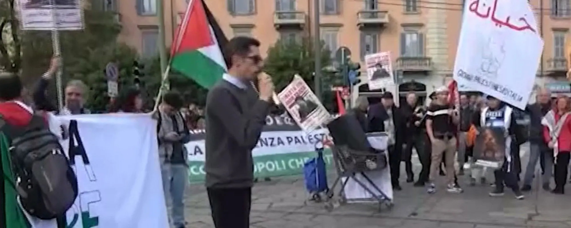 "Hanno paura di noi. E lo Stato...". Ai limiti dell'eversione: cosa diceva in piazza Youssef