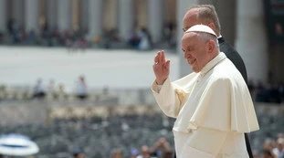 Papa Francesco, Vaticano in crisi: "Serve una drastica riduzione dei costi e la sospensione dei contratti a tempo determinato"