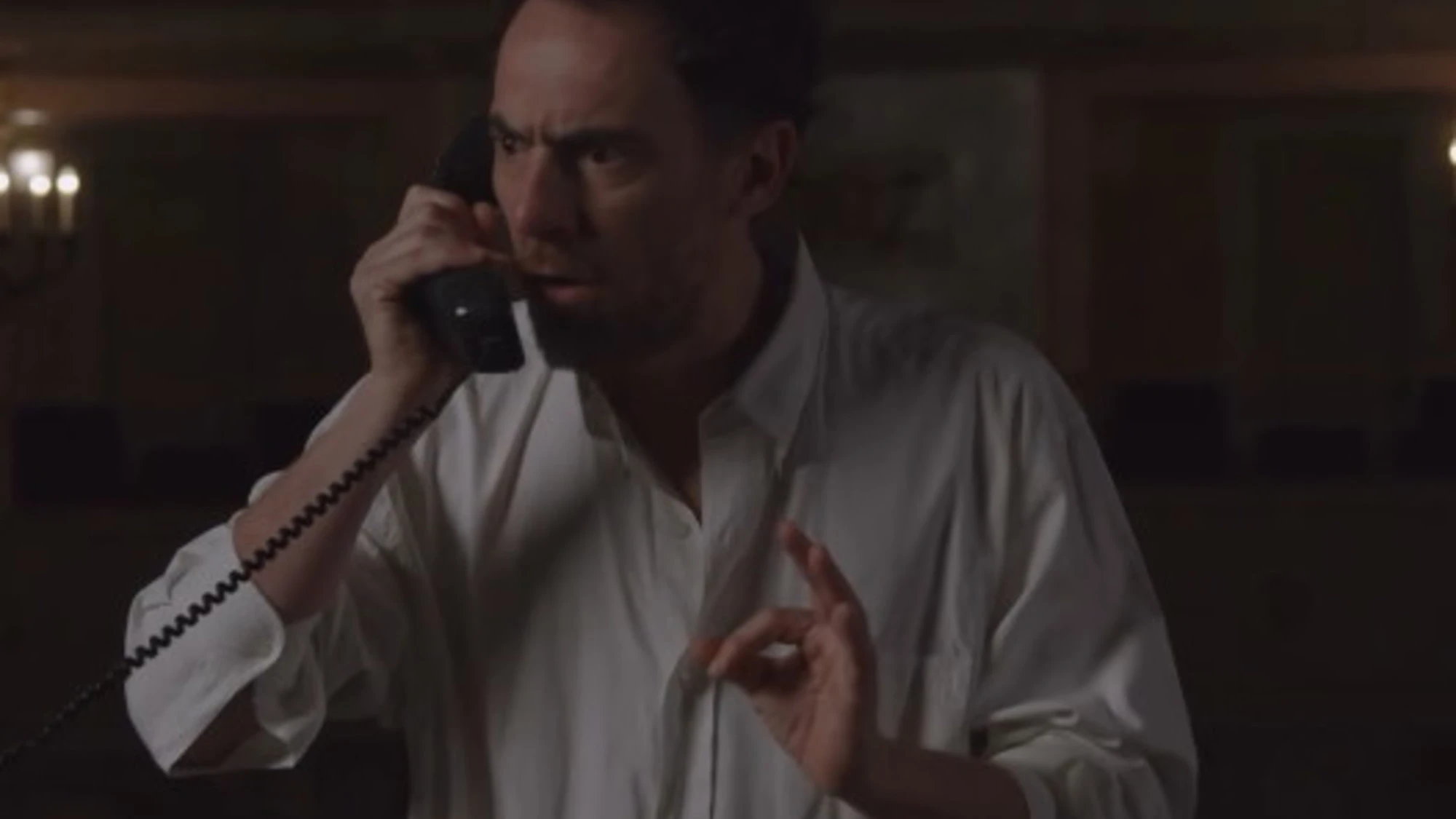 Elio Germano scende in campo per le toghe rosse: "No! No! No!"