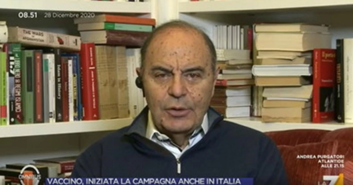 Bruno Vespa sul vaccino a Omnibus: "Perché è come un budino", una teoria inquietante sul siero