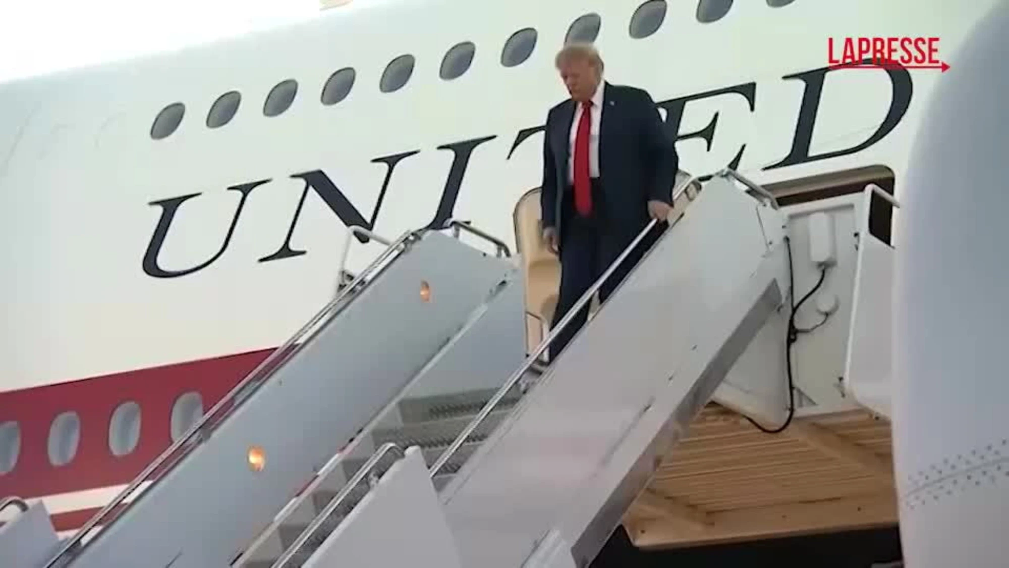 Ue, Trump: "Se Canada membro associato imporrò nuovi pesanti dazi"
