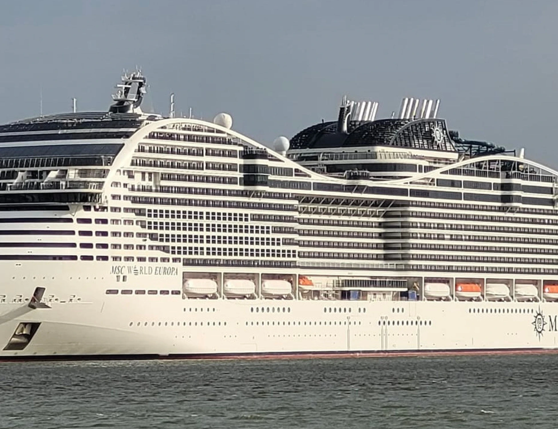 Nave da crociera, ferma per un guasto al largo di Ponza: ripartita