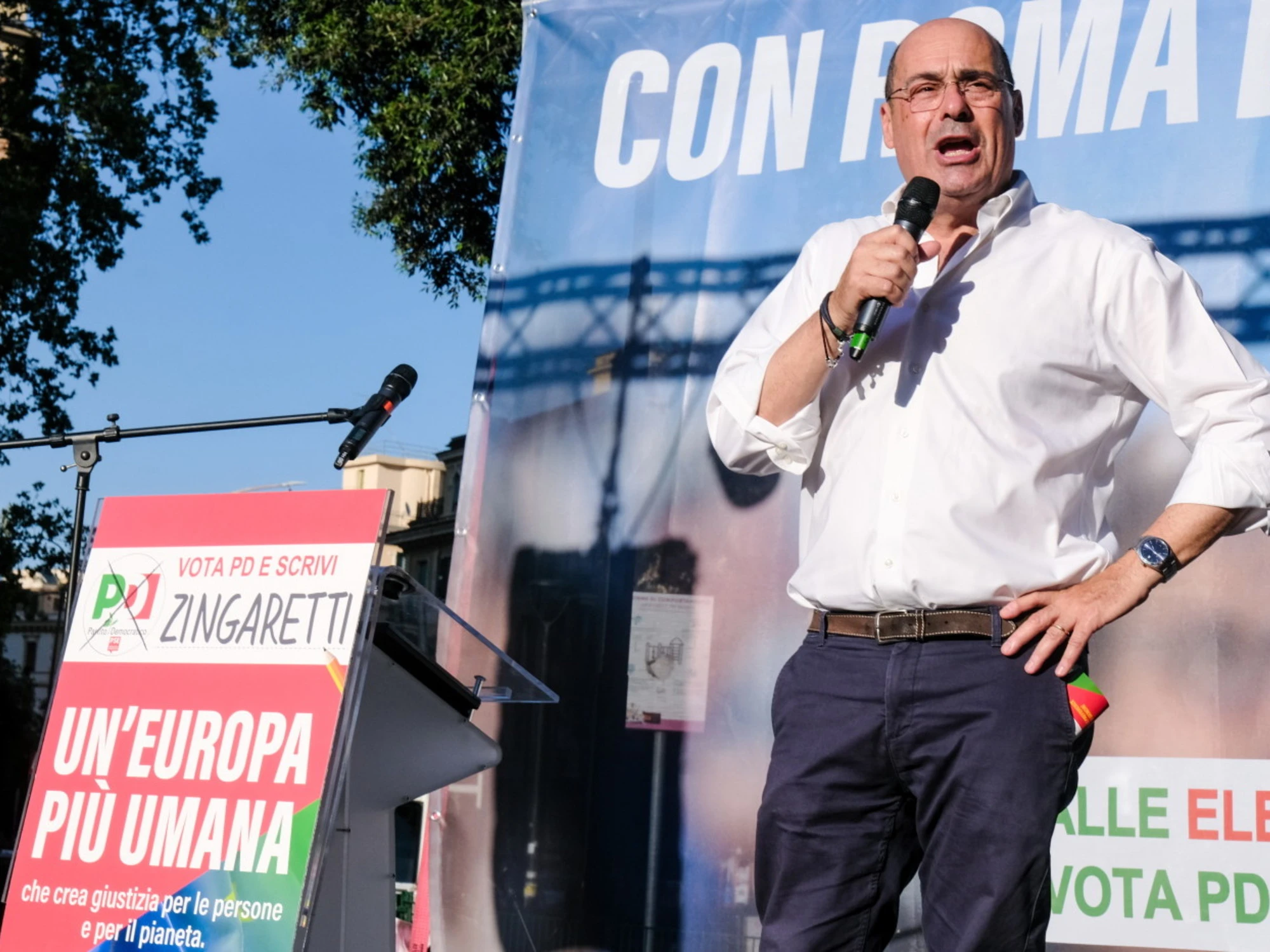 Corteo pro-Gaza, Nicola Zingaretti sbotta: "Andate indietro"