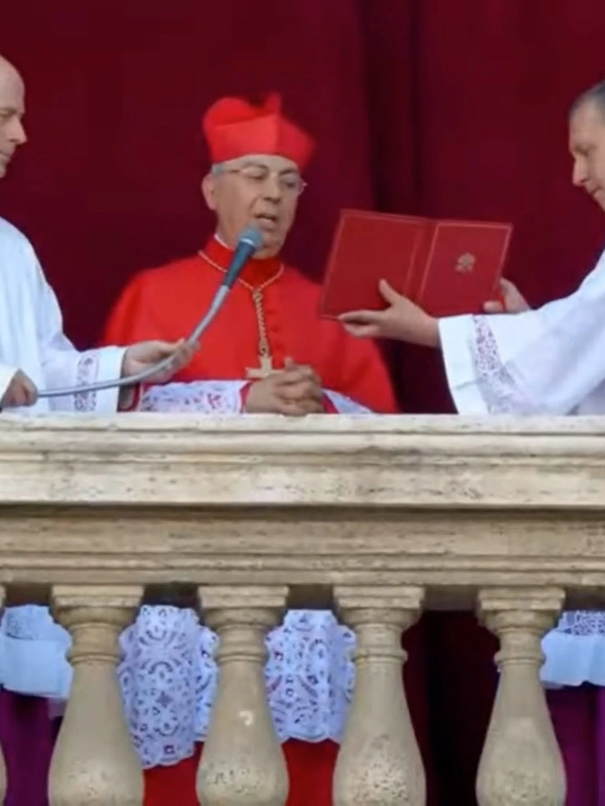 Papa Leone XIV, il momento dell'annuncio: "Habemus Papam"