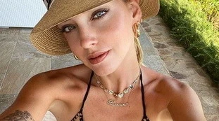 Chiara Ferragni, "normalizziamo il corpo umano": proprio sopra agli slip... una fotografia impensabile