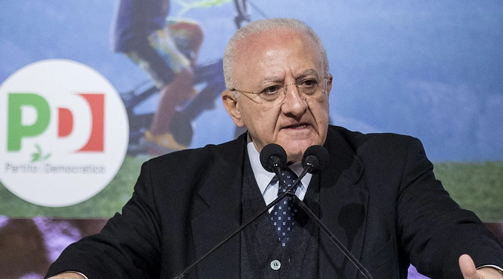 Covid-hospital in Campania: perquisizioni, sequestri e 4 indagati. Perché Vincenzo De Luca ora trema
