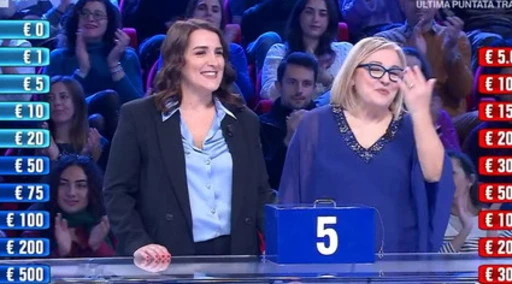 Affari Tuoi, Grazia: &quot;Voglio aiutare le mie figlie&quot;. E il Dottore la umilia