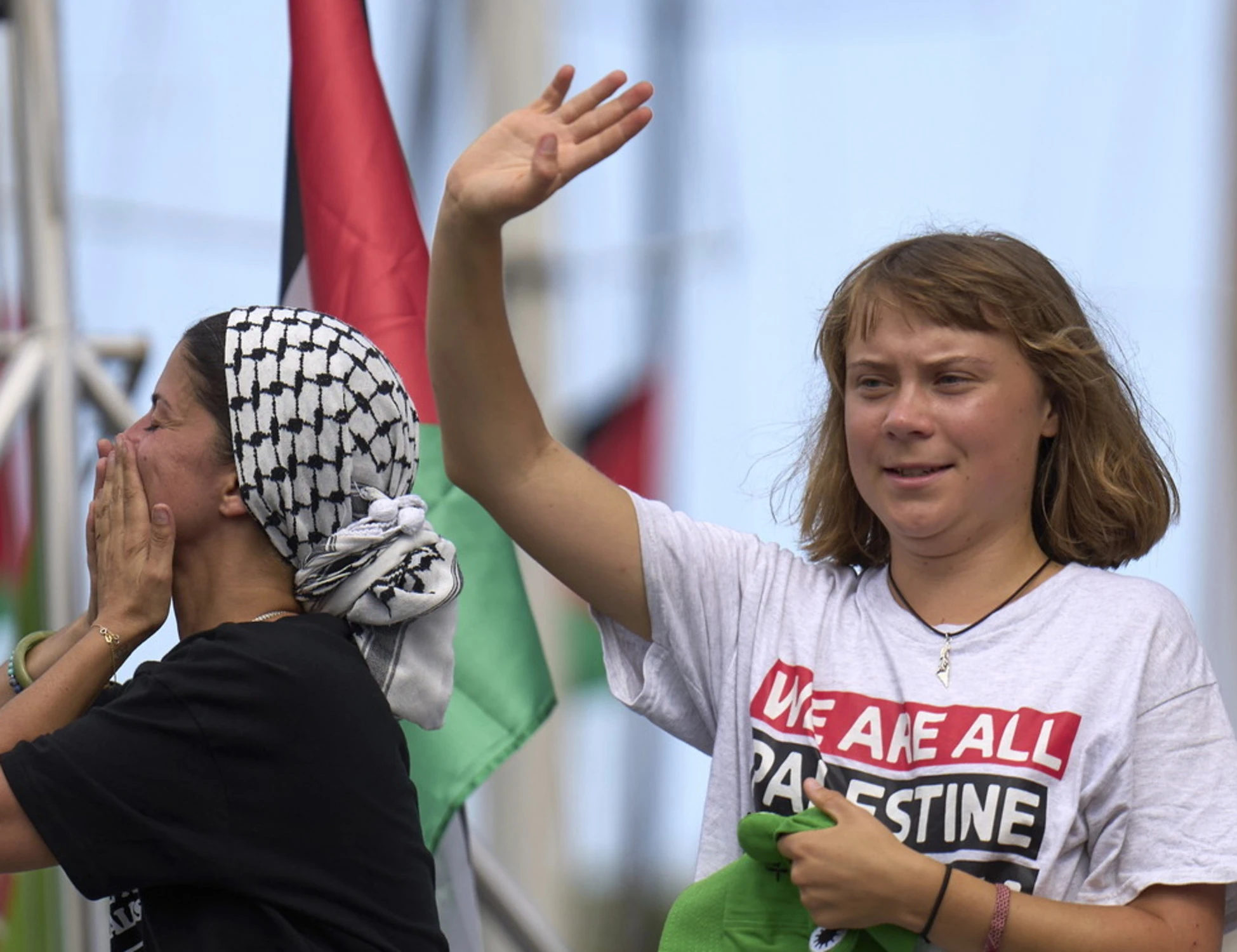Flotilla, "temporale e venti forti": la nave torna in porto