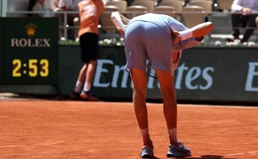 Roland Garros, dramma-Sinner: era fatta. Poi ancora malore e vomito: crolla con Cerundolo, è fuori
