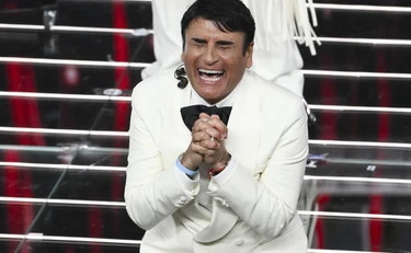 Sanremo 2026, trionfa Sal Da Vinci: lui piange e si scatena il linciaggio, "vergogna!"