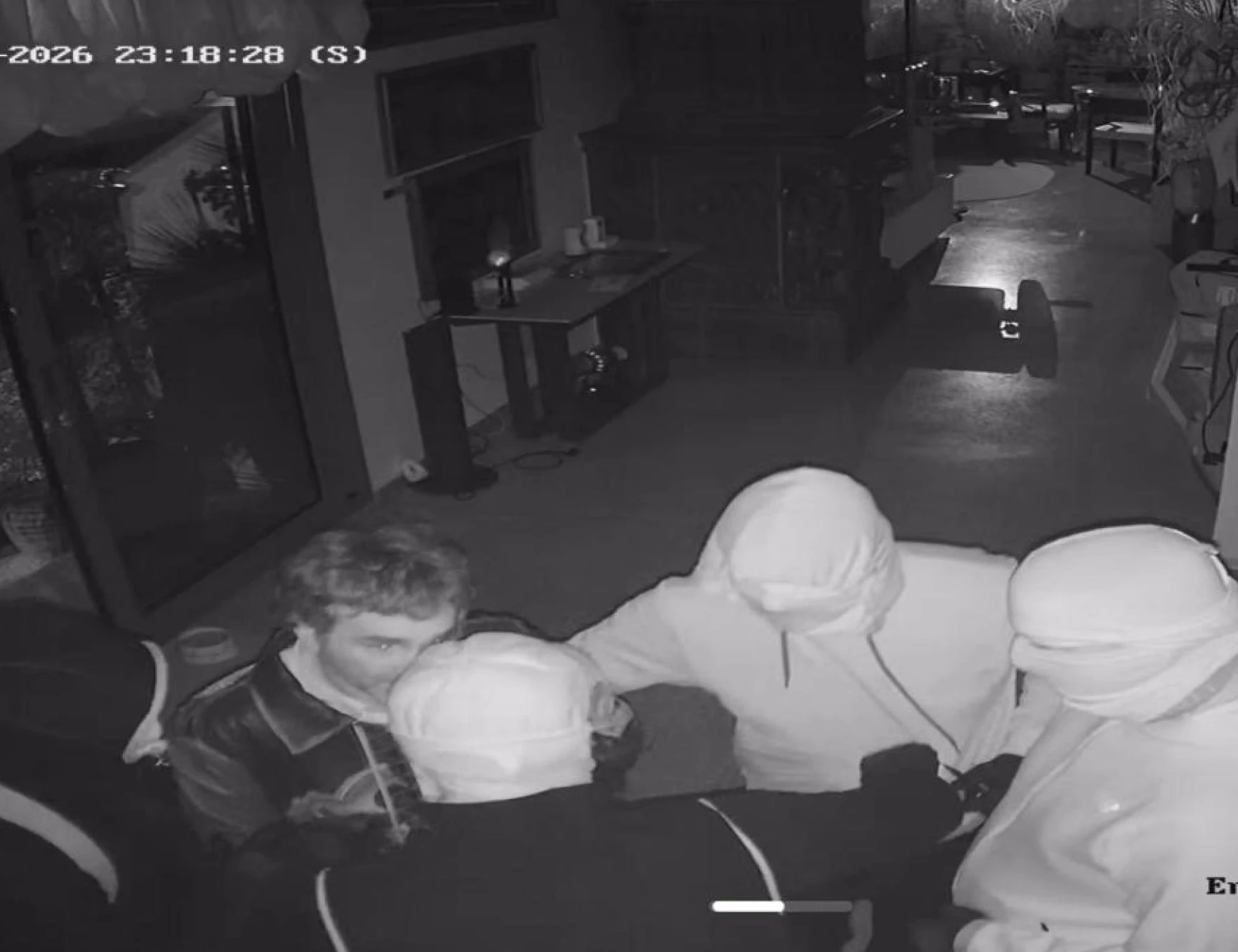 Alberto Filippi, l'ex senatore rapinato in casa: "Pugni e pistola in faccia", immagini choc