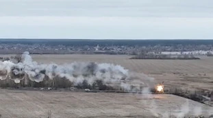 Ucraina, abbattuto elicottero russo. Tutto in diretta: il video del colpo perfetto, immagini molto forti