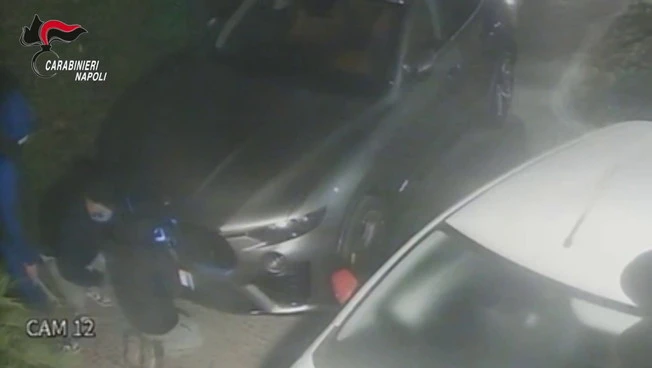 Napoli, sgominata una banda specializzata nei furti di auto di lusso