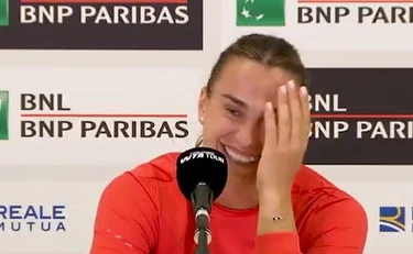 Sinner, l'urlo al Foro italico: Sabalenka in clamoroso imbarazzo 