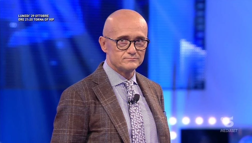 Grande Fratello Vip, perché Signorini ha taciuto sulla rissa Corona-Blasi: lui rivela tutto