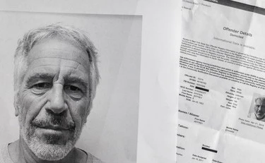 Nostradamus-Epstein. Il potere si cela dietro l'illeggibile