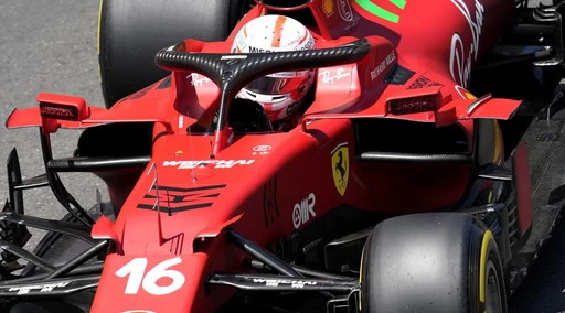 Formula 1, Charles Leclerc in pole a Baku: "aiutino" dalla bandiera rossa e dalla scia, beffato Hamilton