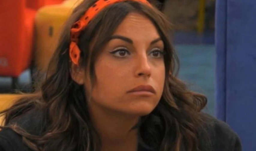 Grande Fratello, Francesca De Andrè non regge il confronto con Taylor Mega e scatta la scenata di gelosia